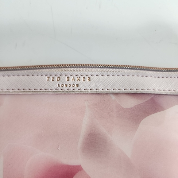 Iconic Ted Baker Floral toiletry bag - Picture 2 of 6